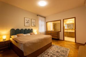 Apartments Latran 98 by LH