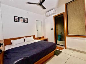 Premium 2BHK Stay in Vijay Nagar - Free Parking & WiFi
