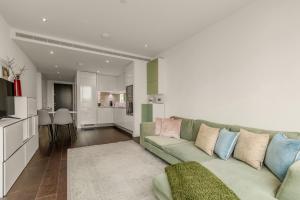 Full of Light & Spacious 2BR residence, 9 Elms