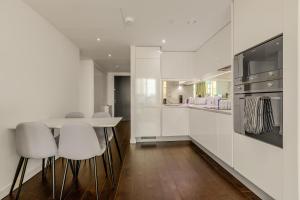 Full of Light & Spacious 2BR residence, 9 Elms
