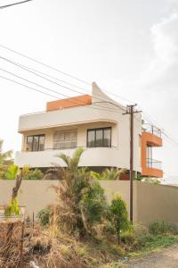 SaffronStays Ivory and Orange