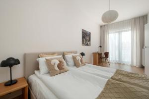 Stylish Apartments with Air Conditioning Near the Market Square by Renters Prestige