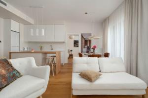 Stylish Apartment with Air Conditioning Near the Market Square by Renters Prestige
