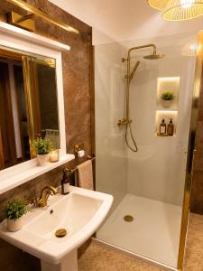 Villa SOLE di AMORE - POOL PRIVATE LARGE 100 M 2 - Beach 950m -Center 500 m - ROME & AIRPORT 39 km