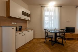 Apartments Latran 98 by LH