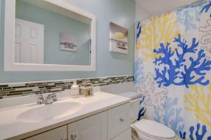 Indoor Outdoor Pools, Balcony and Fenced Yard, Walk to Beach