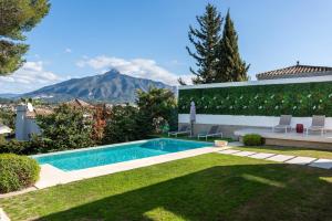 Amazing modern villa located mins from beach RDR234