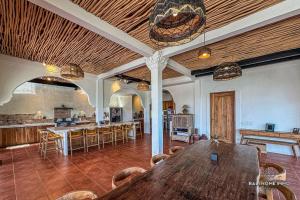 The Willows 7 BR Private Villa with Infinity & Lap Pool