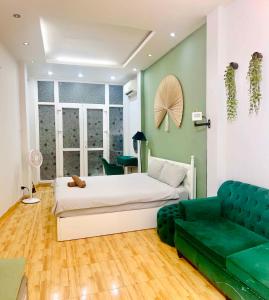LushStay Central Train Station