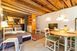 Zurich-Lakeside loft with garden, Near Lucerne and Zug