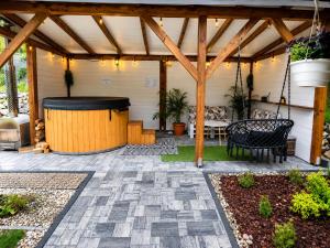 Biały Domek Świerczek - Jacuzzi, Balia Ruska SPA, Rowery, Altana i Grill w Słopnice