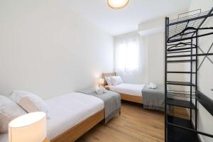 2BR for 4 Central Malaga Quiet Area by Stay Homy