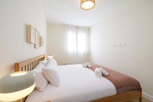 2BR for 4 Central Malaga Quiet Area by Stay Homy