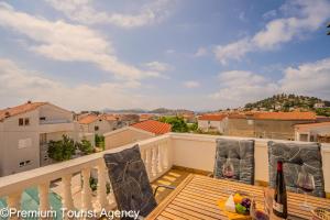 Alaga Heights with Harbour View