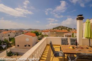Alaga Heights with Harbour View