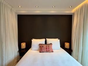 Luxury Boutique Apartment for 5 with Private Garden, Perfectly Located between Gent Sint-Pieters Station and the City Centre