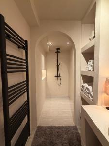 Luxury Boutique Apartment for 5 with Private Garden, Perfectly Located between Gent Sint-Pieters Station and the City Centre