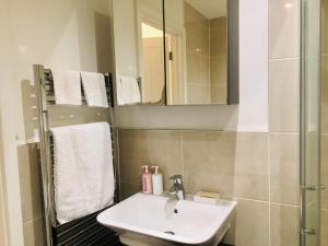 Deluxe Double Bedroom in Wokingham