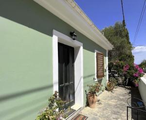 La casa tra gli alberi e il cottage