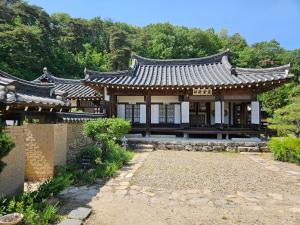 Tohyang Traditional House