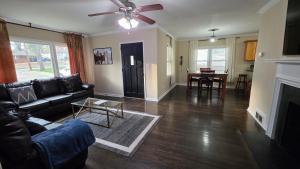 Spacious Atlanta Home with 6-Car Private Parking Near Airport and Downtown