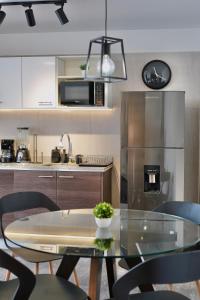 Suite with private balcony and parking - City view
