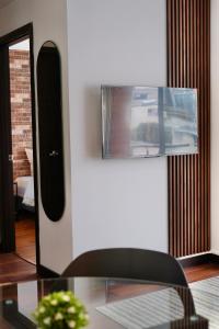 Suite with private balcony and parking - City view
