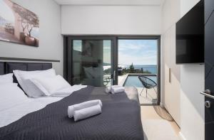 Villa Serenity, heated pool, jacuzzi, sea view