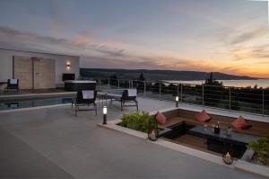 Villa Serenity, heated pool, jacuzzi, sea view