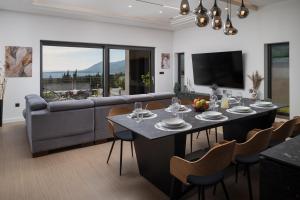 Villa Serenity, heated pool, jacuzzi, sea view