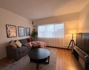 Kitsilano Beach Retreat Just 10 Min Walk to Sand