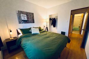 Kitsilano Beach Retreat Just 10 Min Walk to Sand