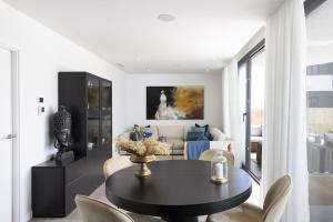 Luxury Apartment with Garden in Higueron