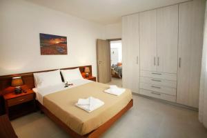 Anthonys apartment, near the beach
