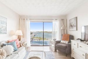 Charming Waterview Condo 6 min wlk to beach!