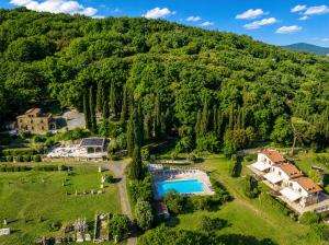 Le Querciolaie with Geothermal Pool - by PosarelliVillas