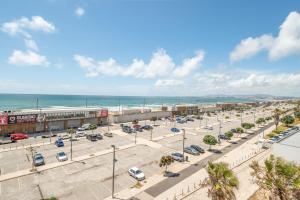 GuestReady - Vibrant flat w balcony
