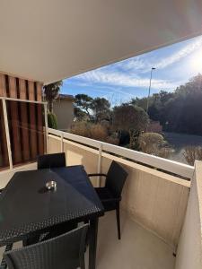 Appart T2 neuf le Dramont terrasse et plage à pied