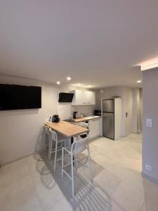 Appart T2 neuf le Dramont terrasse et plage à pied