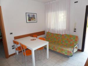 Family vacation home with porch in Bibione