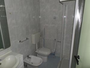 Family vacation home with porch in Bibione