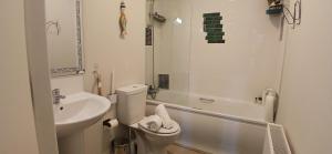 Cozy 1BDR APT with Private Balcony Near City