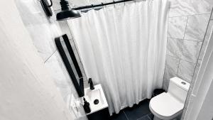 Bachi - Cozy 3BR Apt with Parking, Desk & Fast WiFi near Yale, Quinnipiac, SCSU & Hospitals