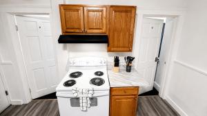 Bachi - Cozy 3BR Apt with Parking, Desk & Fast WiFi near Yale, Quinnipiac, SCSU & Hospitals