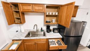 Bachi - Cozy 3BR Apt with Parking, Desk & Fast WiFi near Yale, Quinnipiac, SCSU & Hospitals