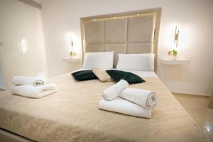 Column Luxury Suite with jacuzzi