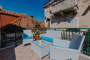 ORO Old Town Suites Steps from the Sea