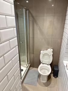 Stylish Serene Apartments Near O2 & Central London with Free Parking & Baby Cot