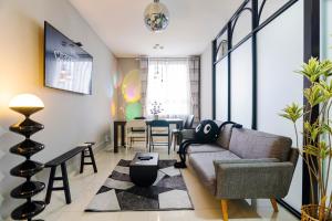 Grand Riverside Aparment 4Brs 5 Beds near D1
