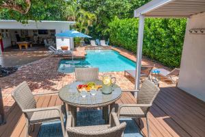Walk to beach two cottages swimming pool hot tub Surf and Sand RESlDENCES